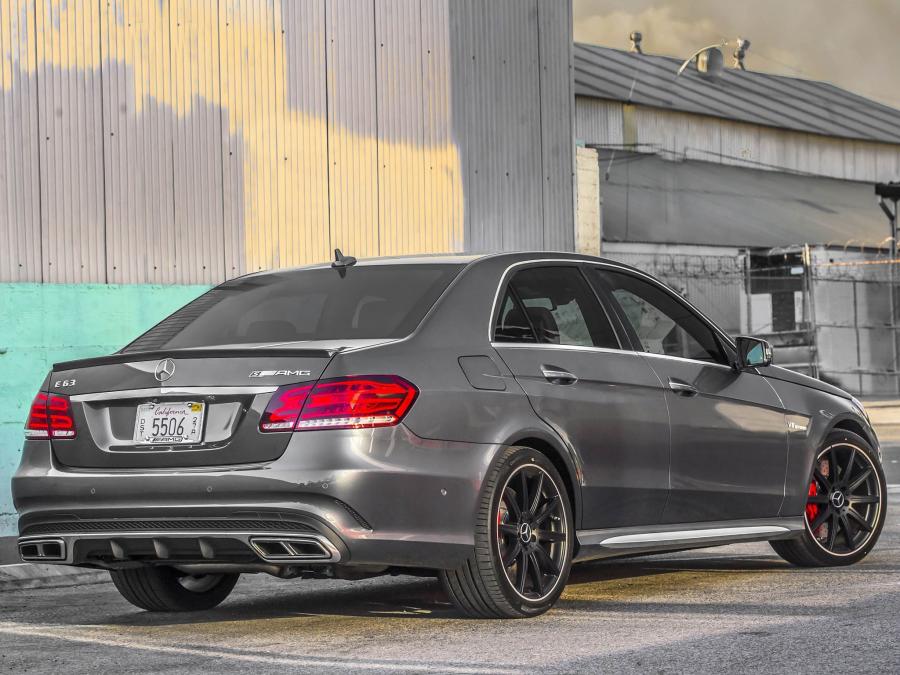  Mercedes-Benz E63 AMG S-Model 2013 года  (US) (фото 2 из 6)
